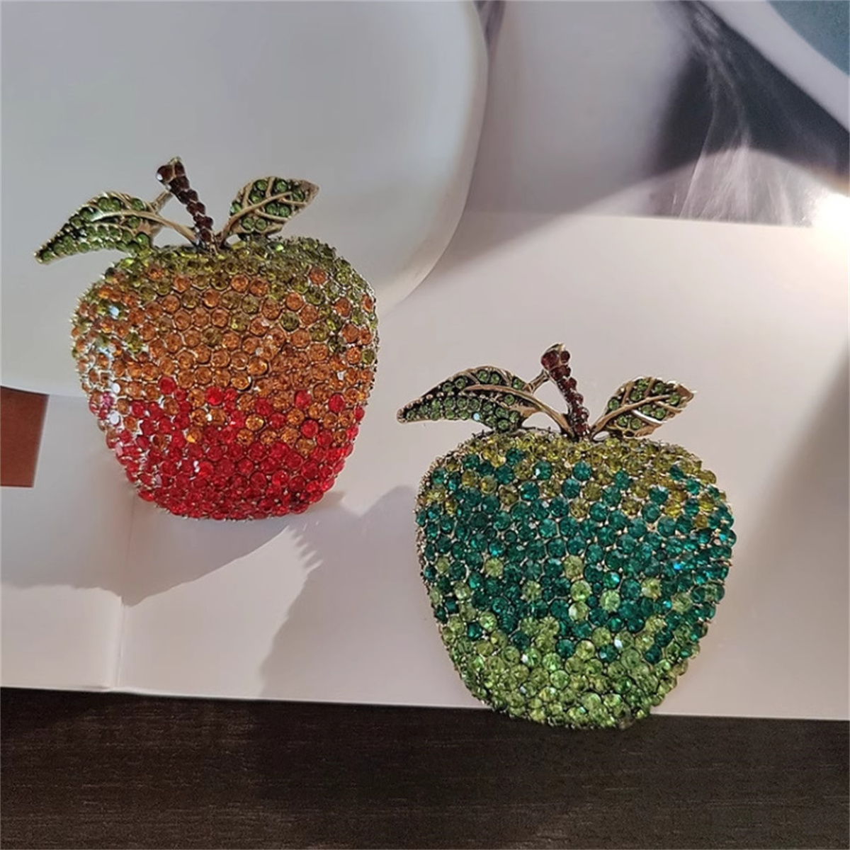 Literary Retro Apple Brooch Ha - Eve Jewelry & Watches Distribuidor Oficial Rolex Buenos Aires ulasan dan harga